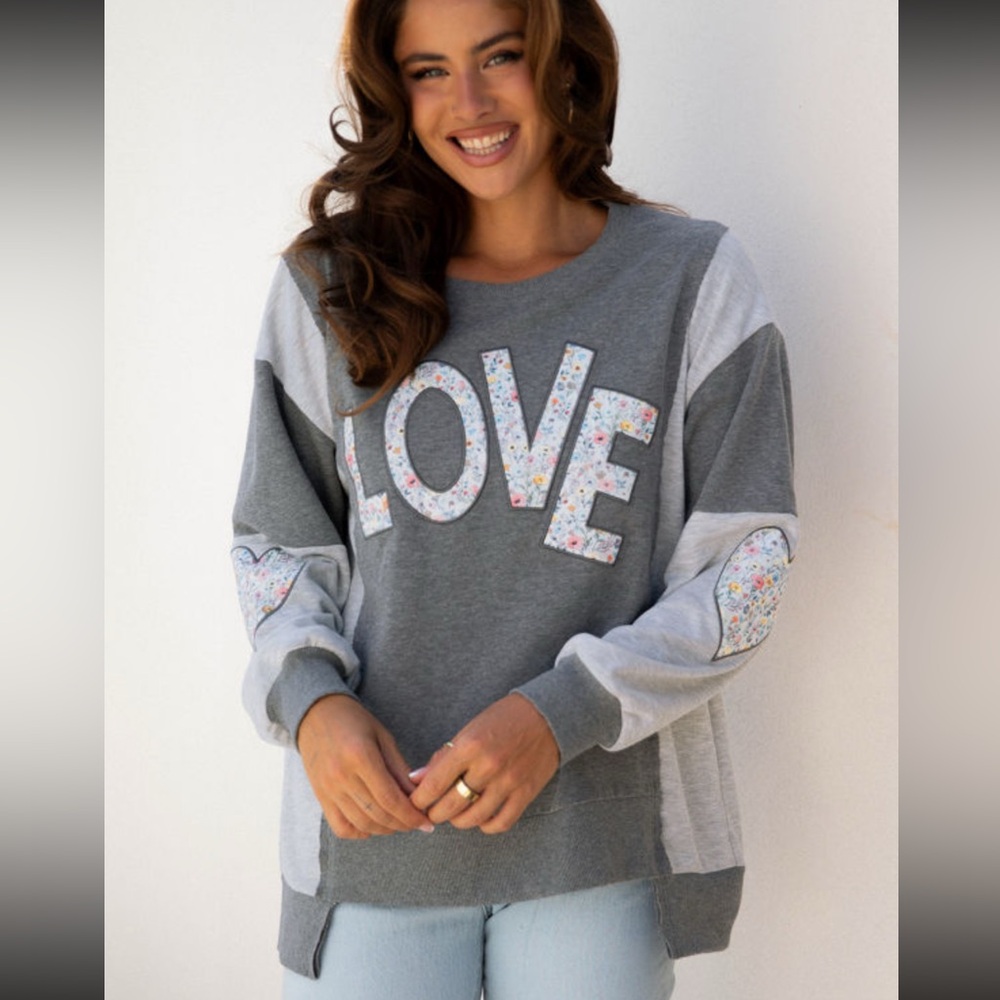 1059. Patchwork floral heart LOVE sweatshirt grey